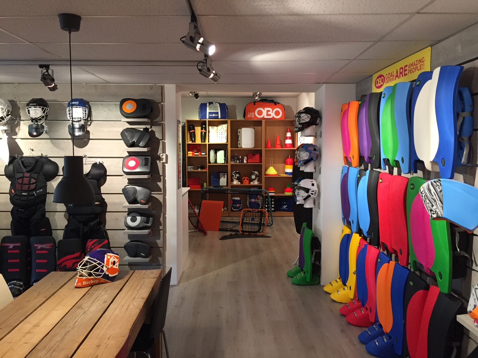 Binnenshuis, Interieurontwerp, Helm, Handtas, Hout, Binnenshuis, Interieurontwerp, Helm, Handtas, Hout