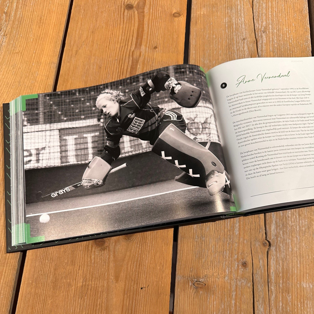 Boek, Publicatie, Hardhout, Handschoen, Persoon