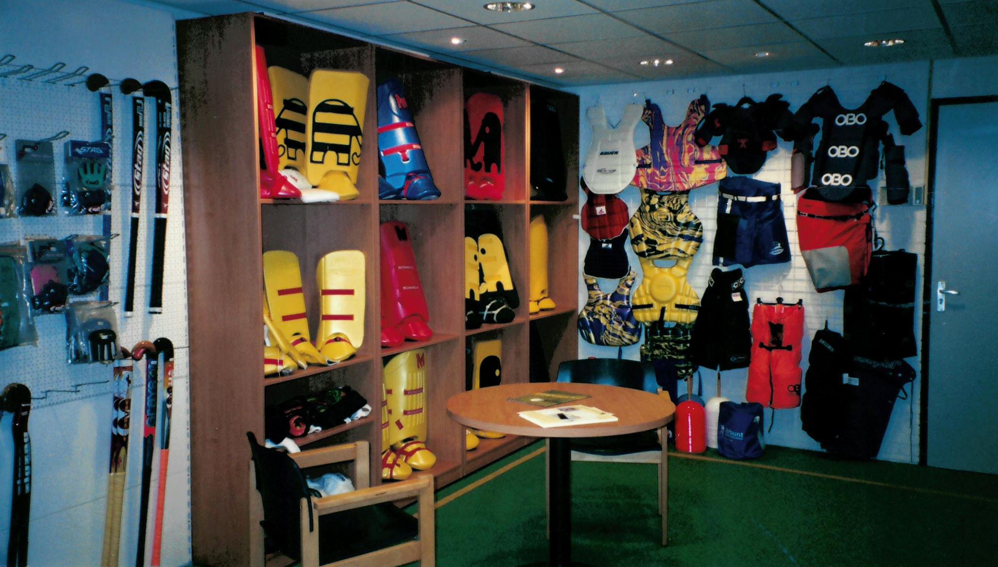 Kleedkamer, Binnenshuis, Handtas, Stoel, Meubels, Kleedkamer, Binnenshuis, Handtas, Stoel, Meubels